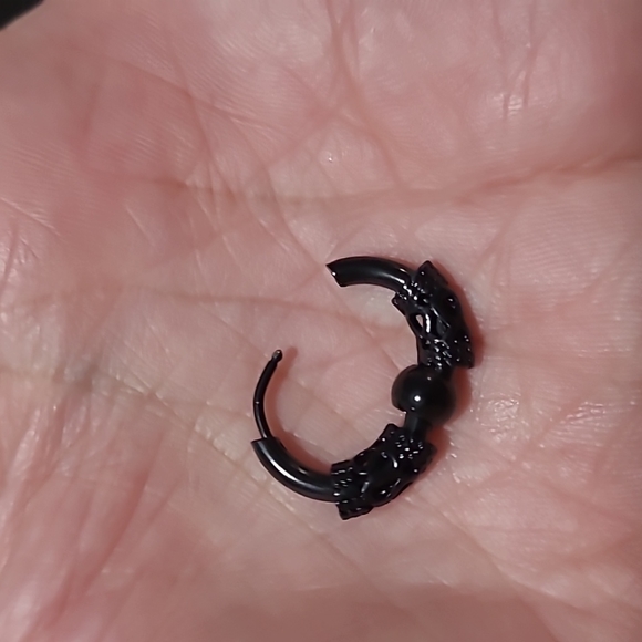 1 Piece Cool Punk Men's Stainless Steel Hip Hop Stud Earrings. - Picture 6 of 7